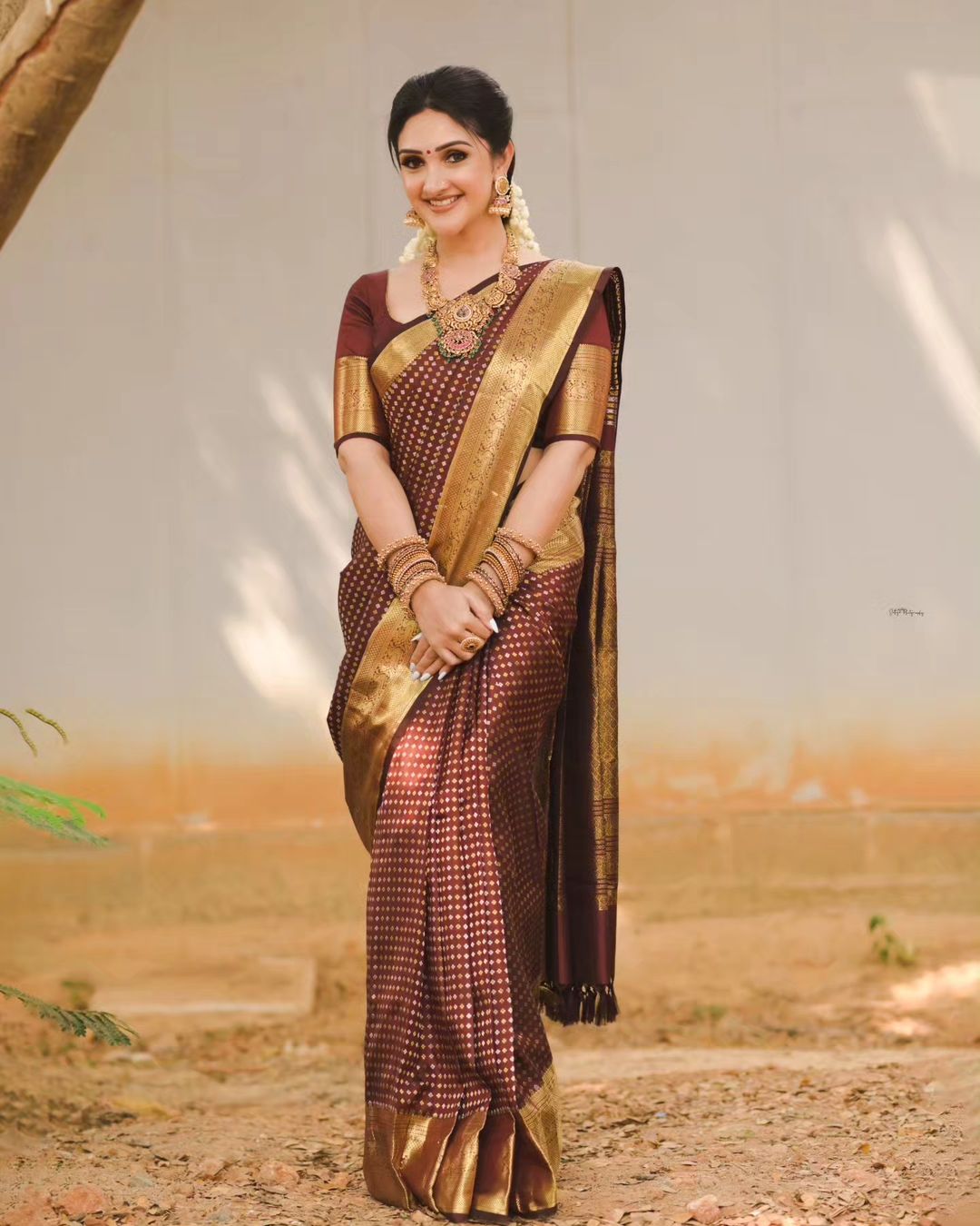 Telugu Tv Actress Sridevi Vijaykumar in Maroon Pattu Saree